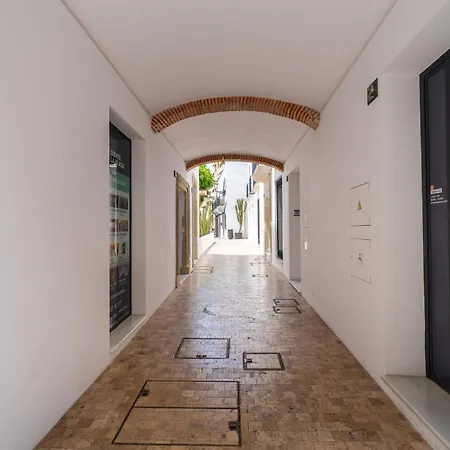 Moott Homes Arco De Braulio 2b Apartment