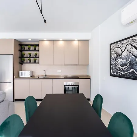 Moott Homes Arco De Braulio 2b Apartment